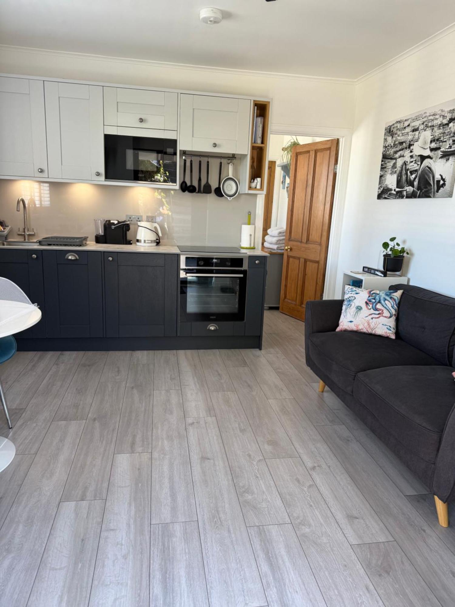 Little Trevio - Seaside Haven With Parking And Sea Views Apartment Brixham Exterior photo